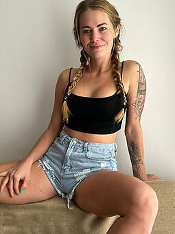 hot young gentleman in jean stripping