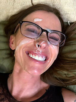 upfront mature mom cumshot photo