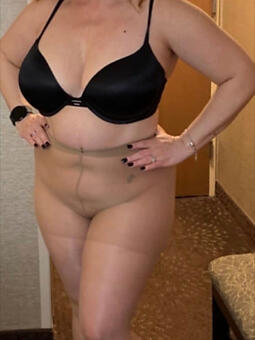 natural hot moms in pantyhose
